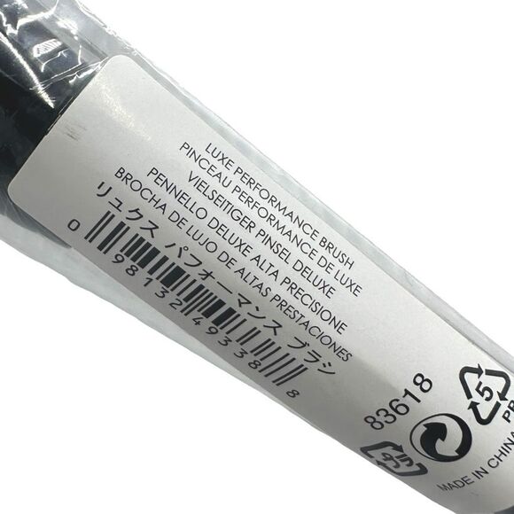 bareMinerals Luxe Performance Foundation Brush - Picture 4 of 4